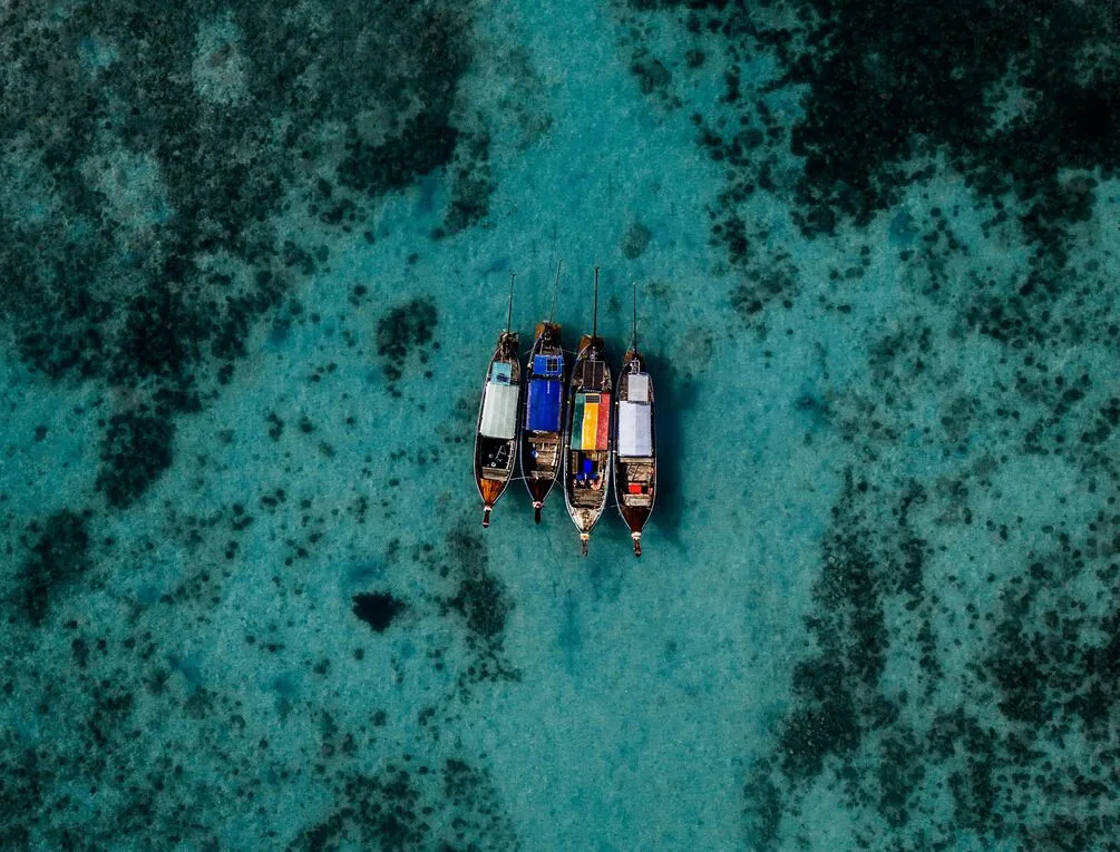 Boten op het water in Thailand