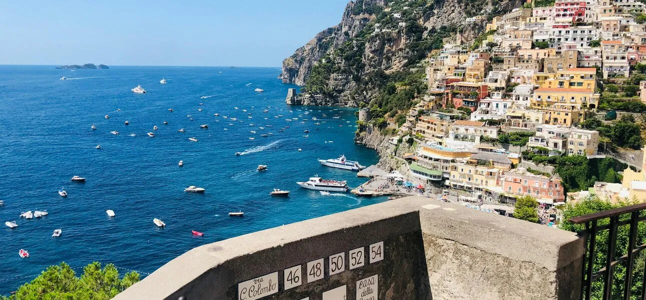 Découvrez Positano : vacances romantiques sur la côte amalfitaine