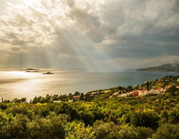 De beste gezinsvriendelijke hotels aan de Kroatische kust voor de zomer