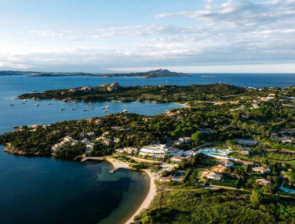 Afbeelding gerelateerd aan 7Pines Resort Sardinia - A Destination By Hyatt
