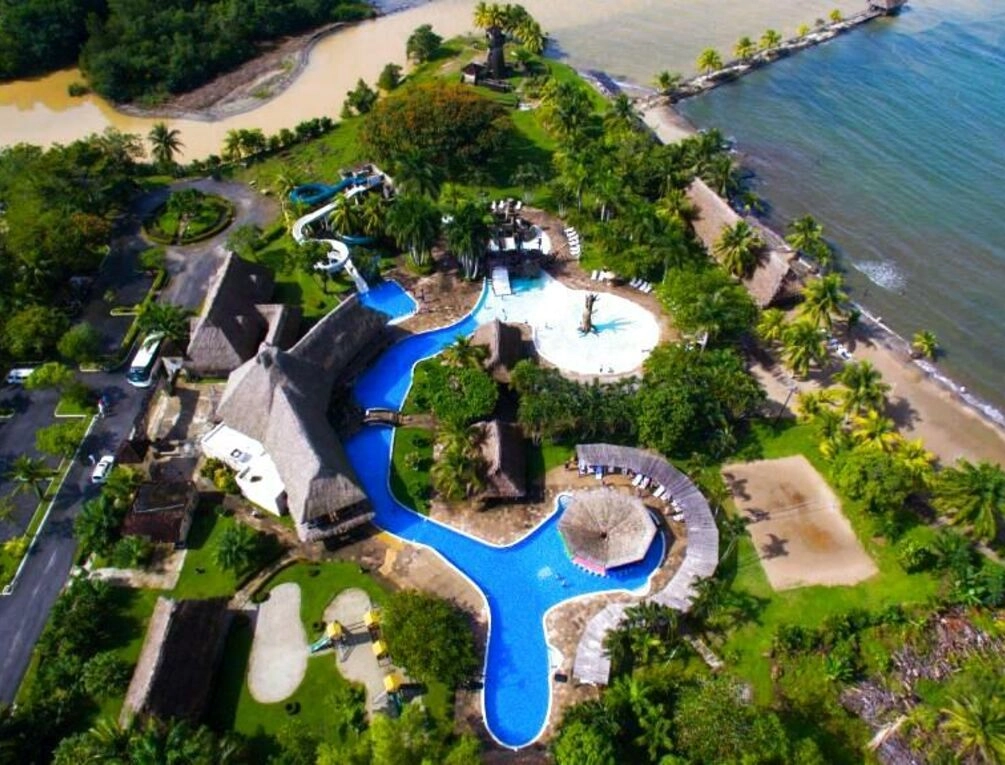 Afbeelding gerelateerd aan Amatique Bay Hotel