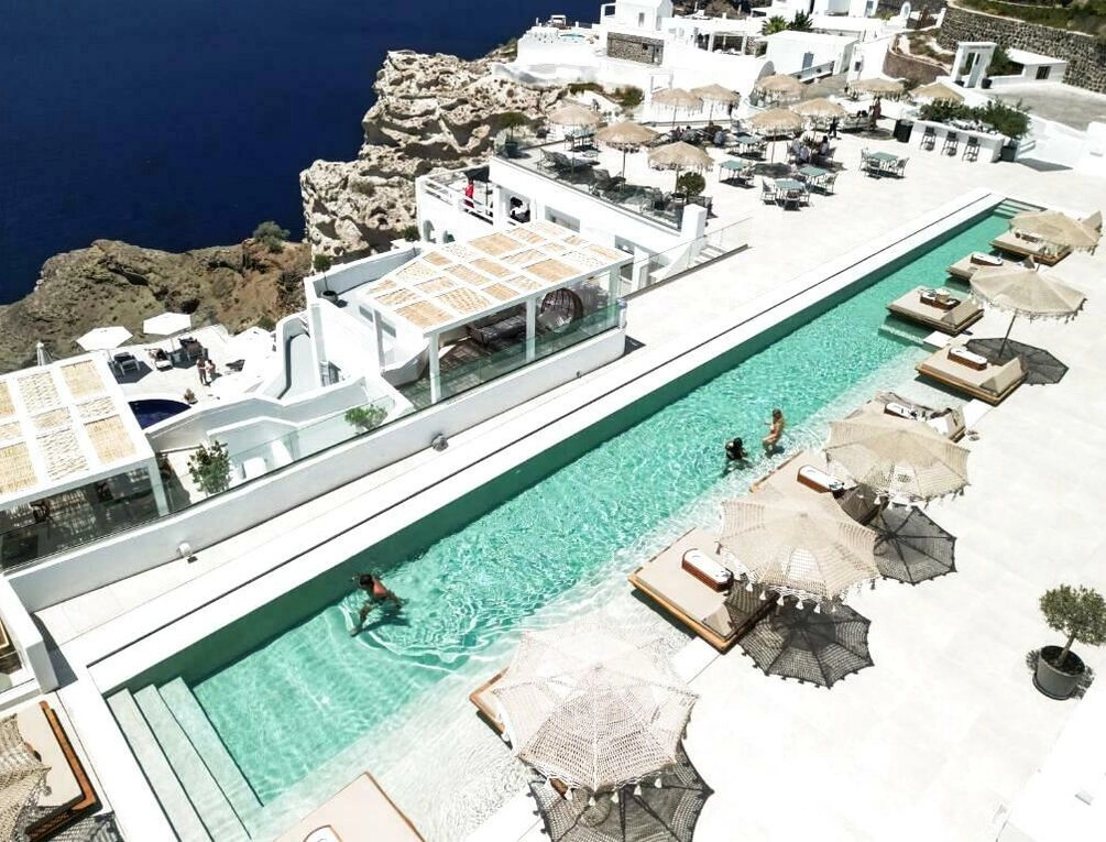 Afbeelding gerelateerd aan Apeiron Blue Santorini - Sustainable Adults Only 14 Plus