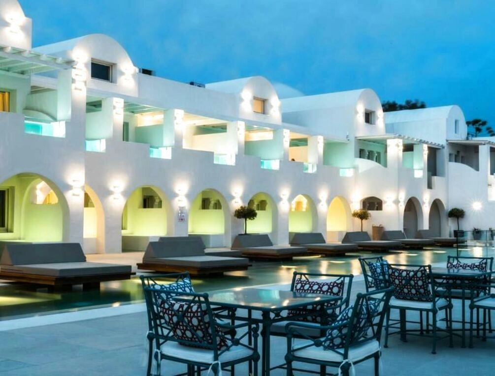 Afbeelding gerelateerd aan Apeiron Blue Santorini - Sustainable Adults Only 14 Plus
