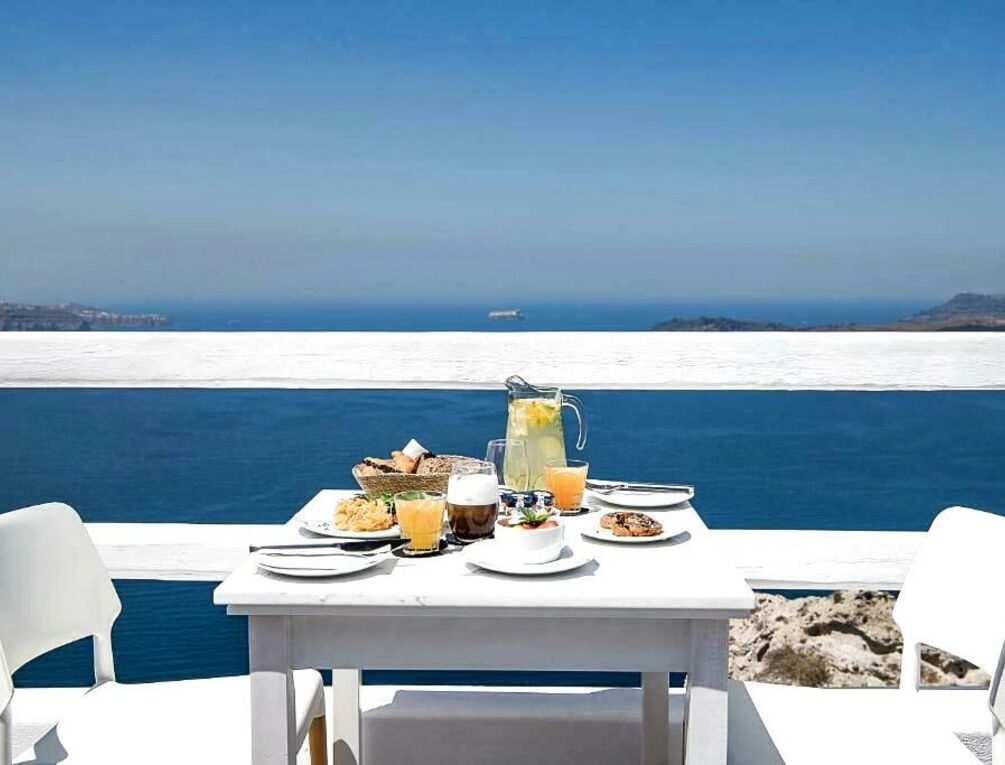 Afbeelding gerelateerd aan Apeiron Blue Santorini - Sustainable Adults Only 14 Plus