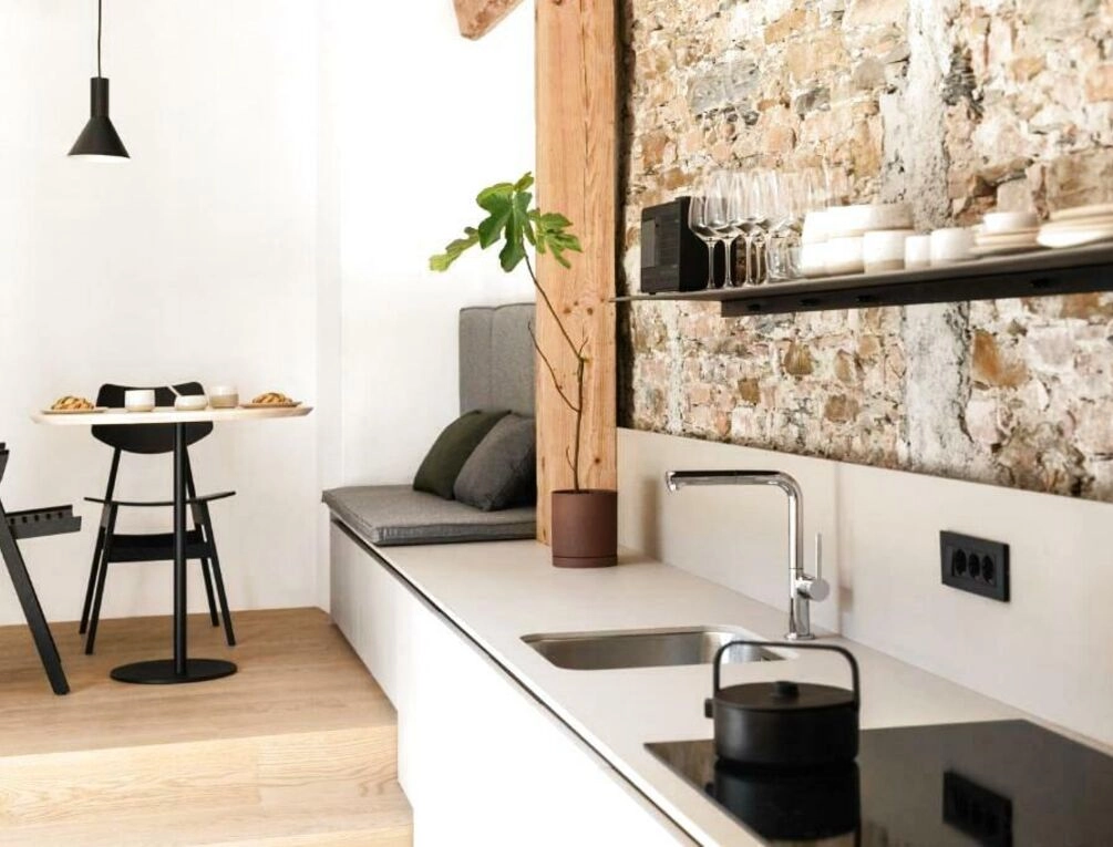 Afbeelding gerelateerd aan April1550 Boutique Hotel
