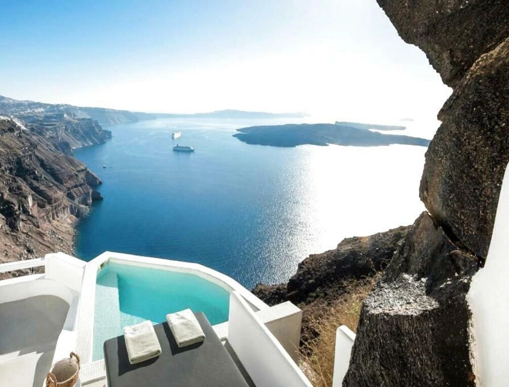 Afbeelding gerelateerd aan Aqua Luxury Suites by NOMÉE Hospitality Group