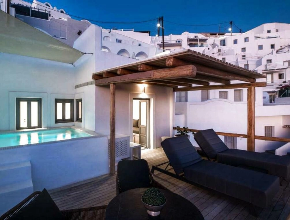 Afbeelding gerelateerd aan Aqua Luxury Suites by NOMÉE Hospitality Group