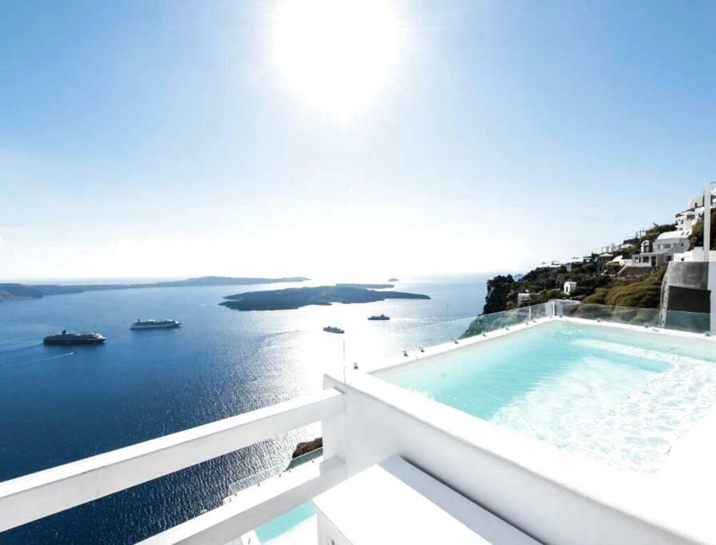Afbeelding gerelateerd aan Aqua Luxury Suites by NOMÉE Hospitality Group