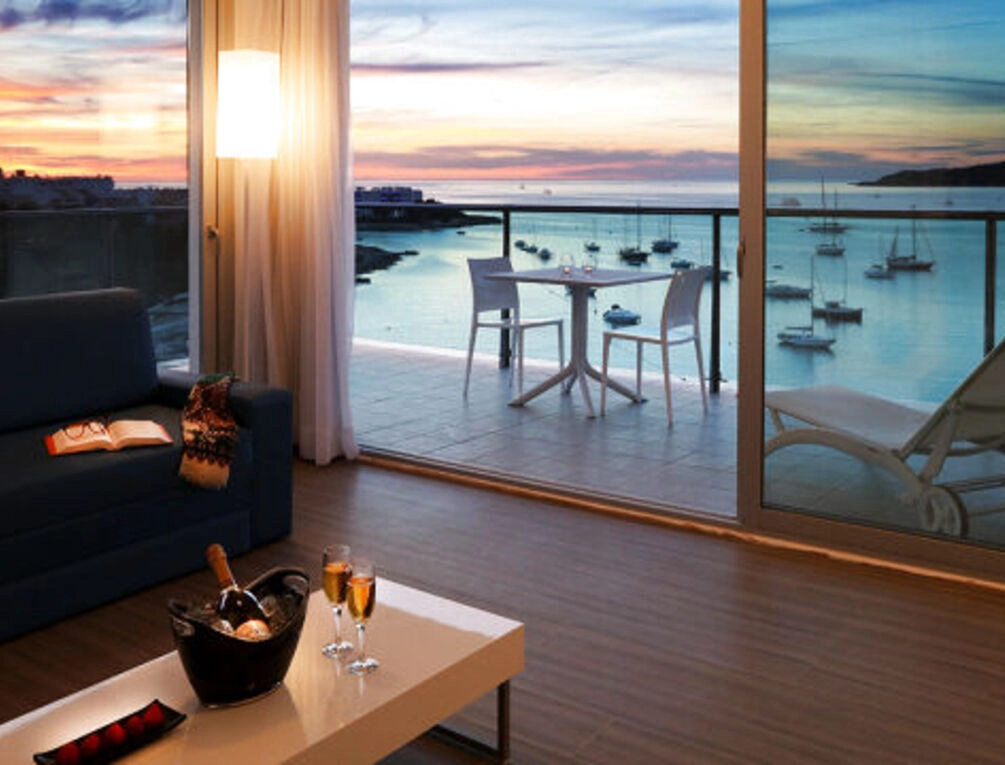 Afbeelding gerelateerd aan AxelBeach Ibiza Suites Apartments Spa and Beach Club - Adults Only