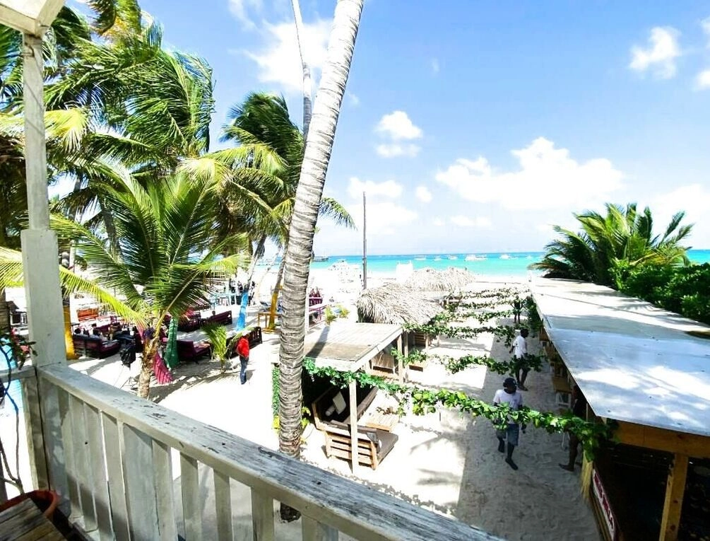 Afbeelding gerelateerd aan AZUL ATLANTICO Beach Club & SPA