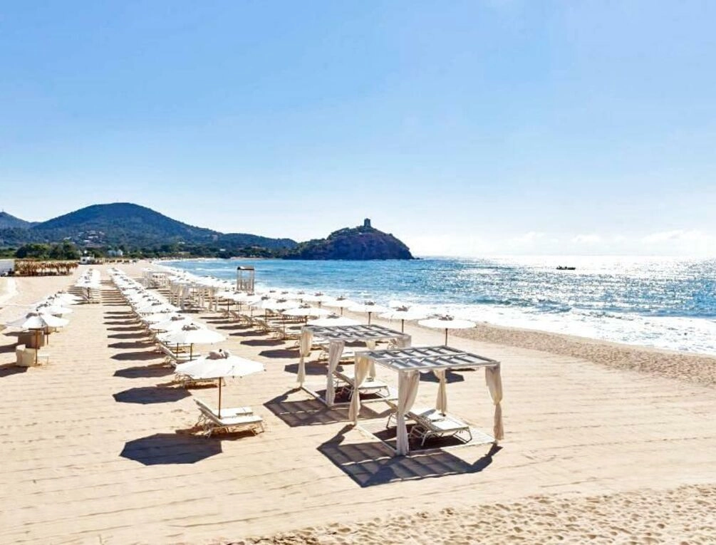 Afbeelding gerelateerd aan Baia Di Chia Resort Sardinia, Curio Collection By Hilton