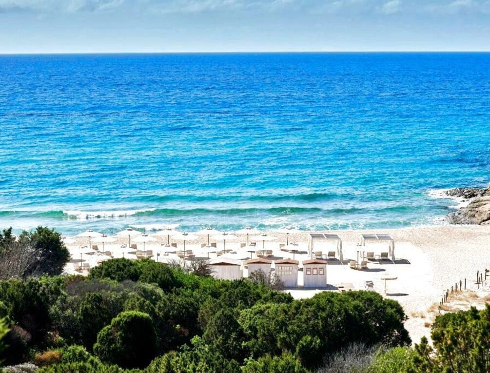 Afbeelding gerelateerd aan Baia Di Chia Resort Sardinia, Curio Collection By Hilton