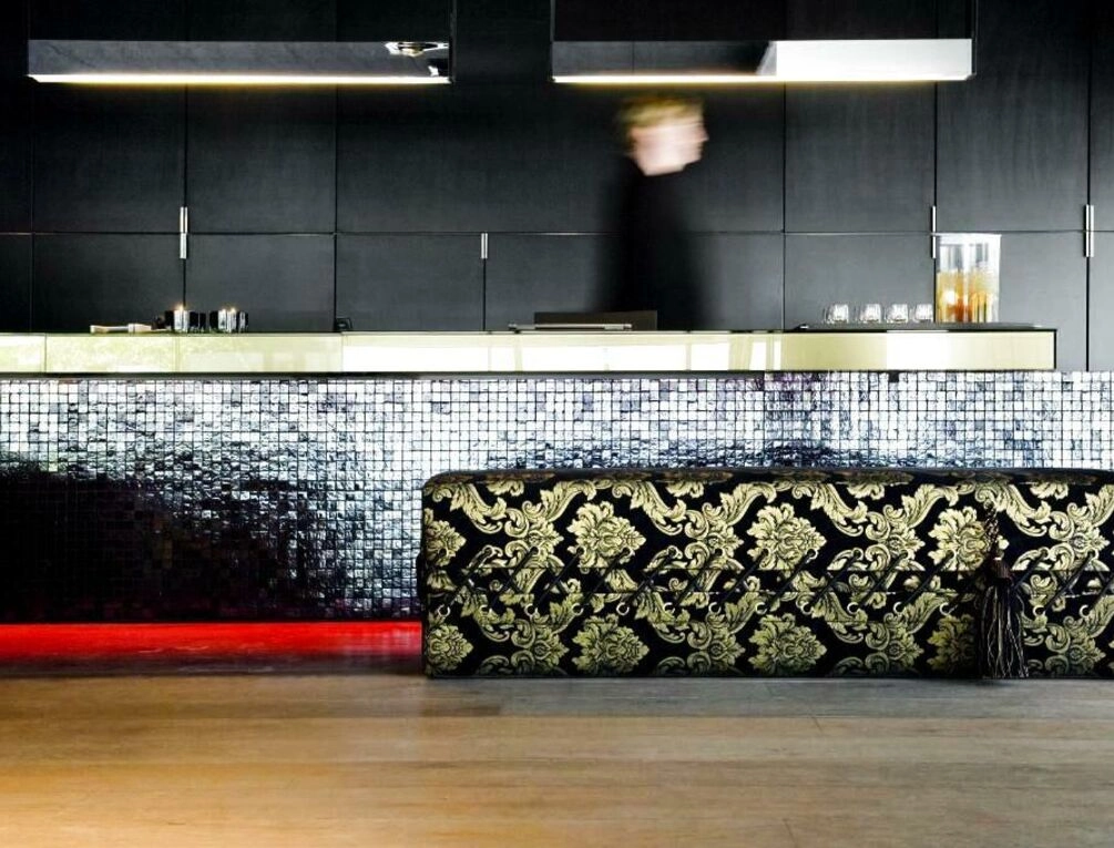 Afbeelding gerelateerd aan Carbon Hotel