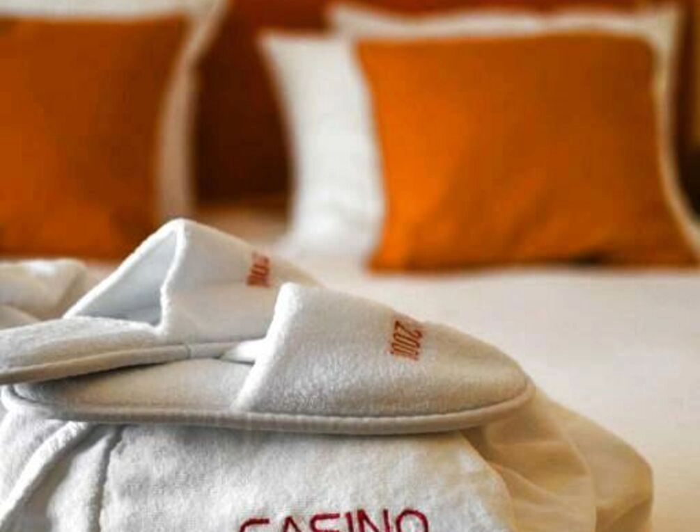 Afbeelding gerelateerd aan Casino 2000 - Adult Guests Only
