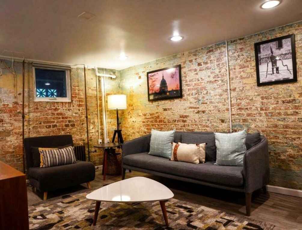 Afbeelding gerelateerd aan Centrally Located DC Apt Bloomingdale