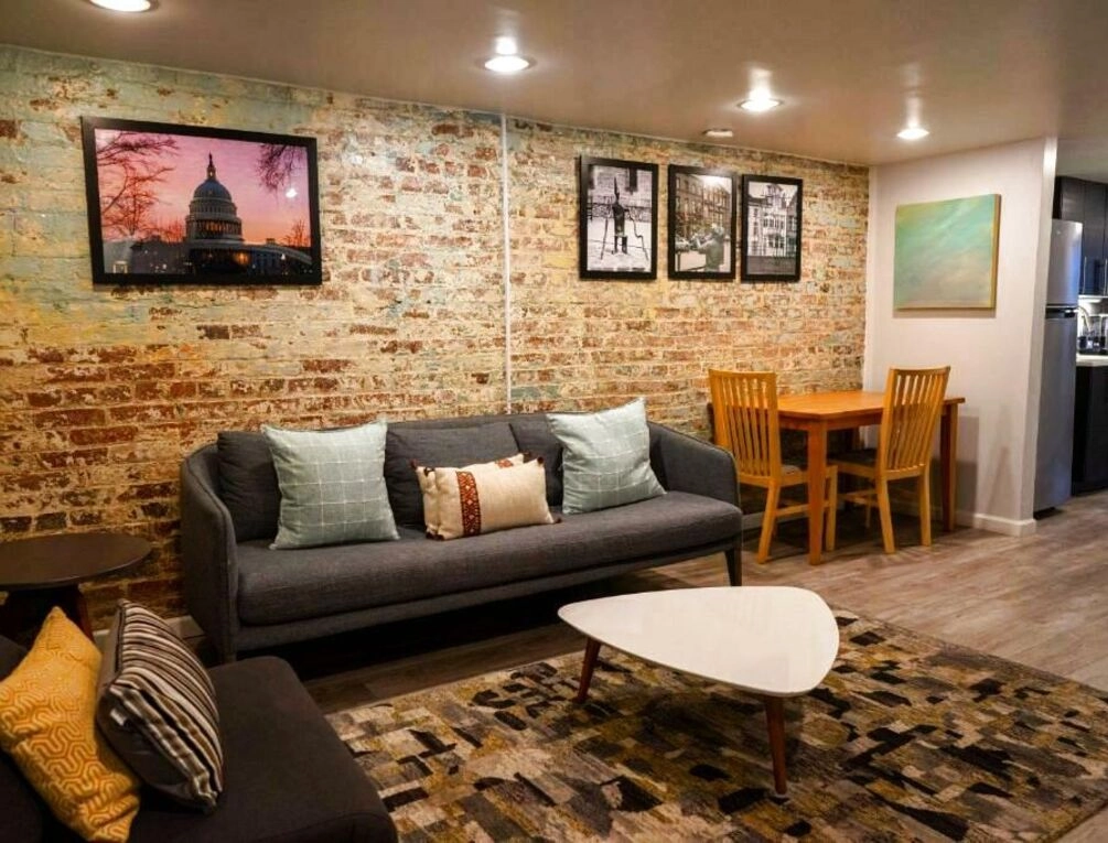 Afbeelding gerelateerd aan Centrally Located DC Apt Bloomingdale