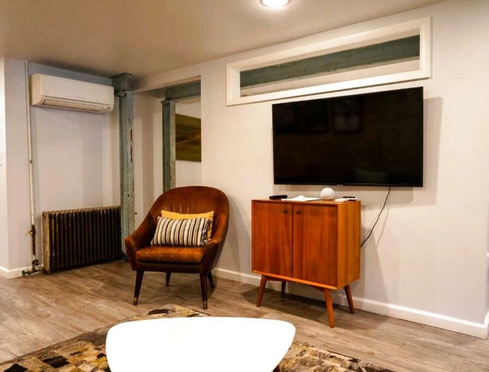 Afbeelding gerelateerd aan Centrally Located DC Apt Bloomingdale