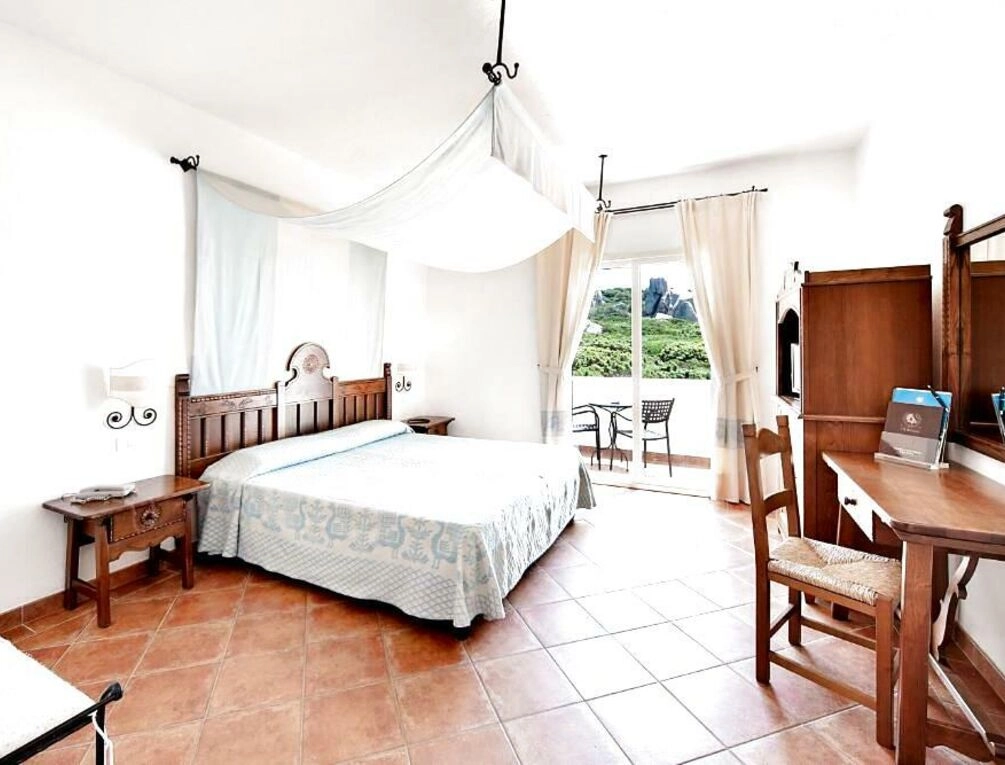 Afbeelding gerelateerd aan COLONNA GRAND HOTEL CAPO TESTA, a Colonna Luxury Beach Hotel, Santa Teresa Sardegna
