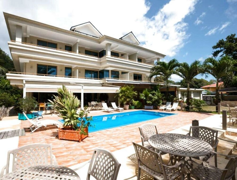 Afbeelding gerelateerd aan Crown Beach Hotel Seychelles