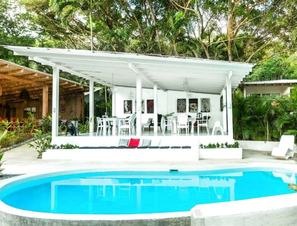 Afbeelding gerelateerd aan Gigi Brown Beachfront Santa Teresa