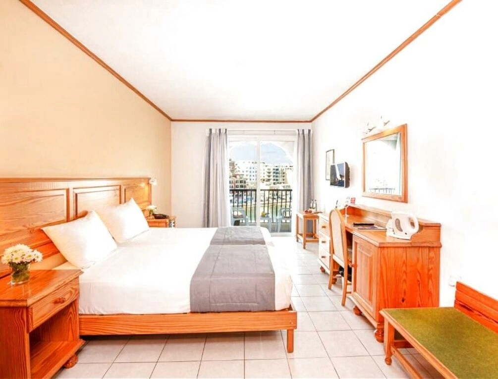 Afbeelding gerelateerd aan Gillieru Harbour Hotel