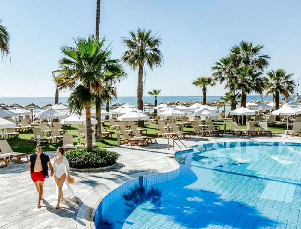 Afbeelding gerelateerd aan Golden Bay Beach Hotel