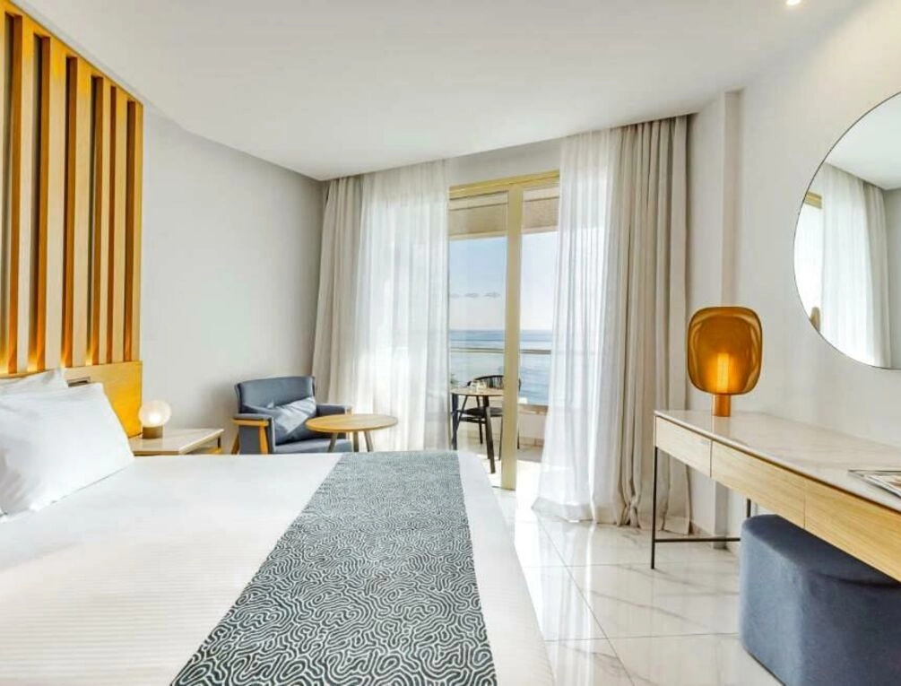 Afbeelding gerelateerd aan Golden Bay Beach Hotel
