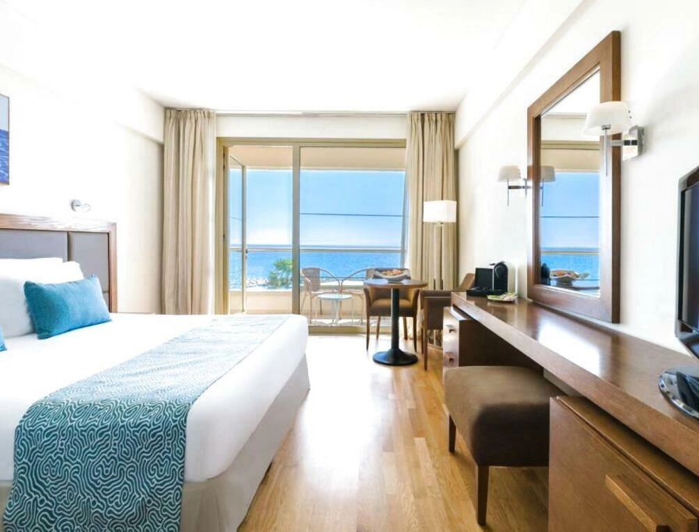 Afbeelding gerelateerd aan Golden Bay Beach Hotel
