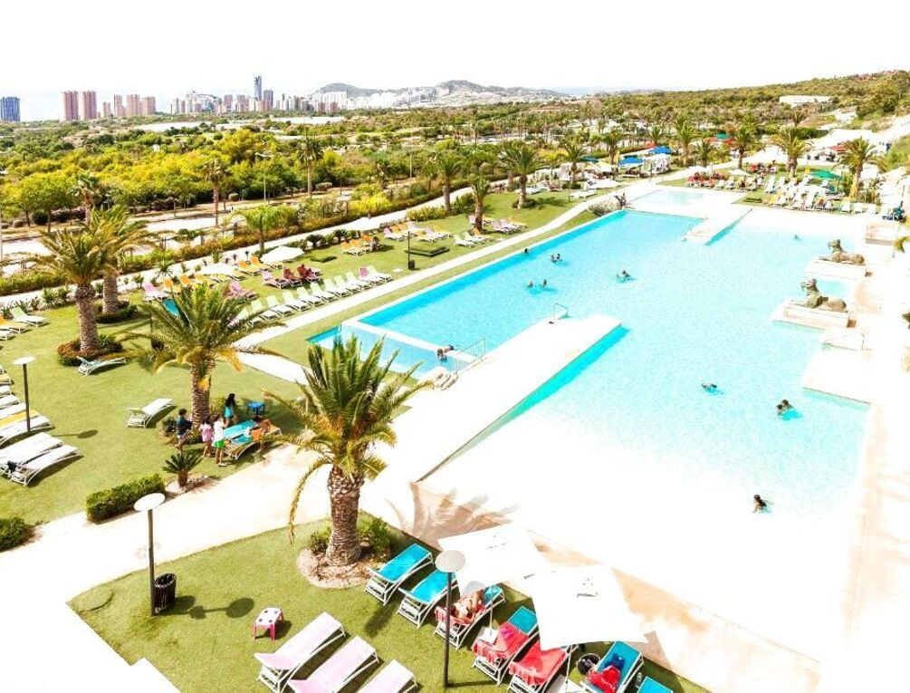 Afbeelding gerelateerd aan Grand Luxor Hotel