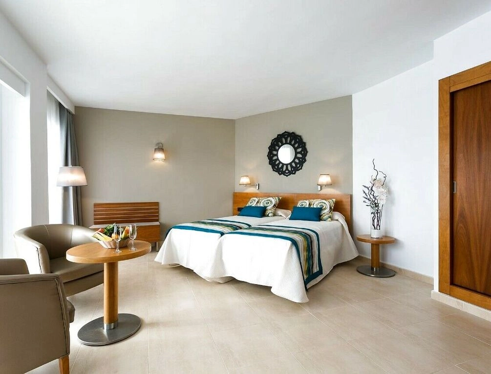 Afbeelding gerelateerd aan Grand Palladium White Island Resort & Spa - All Inclusive