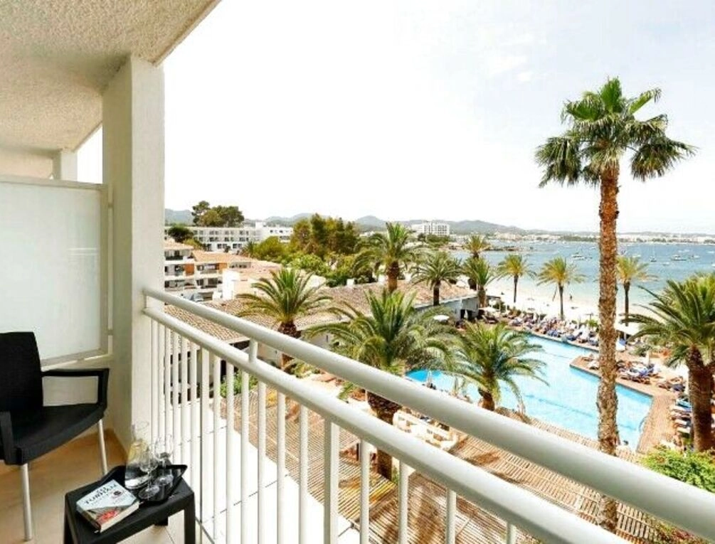 Afbeelding gerelateerd aan Grand Palladium White Island Resort & Spa - All Inclusive