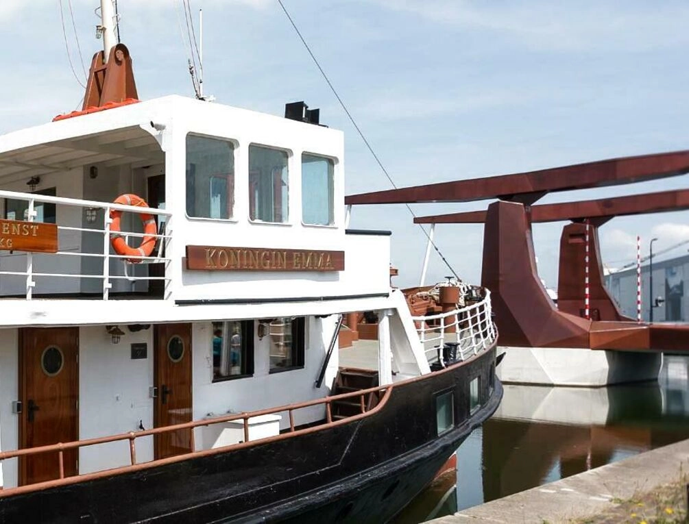 Afbeelding gerelateerd aan Hotelboot Koningin Emma I Kloeg Collection