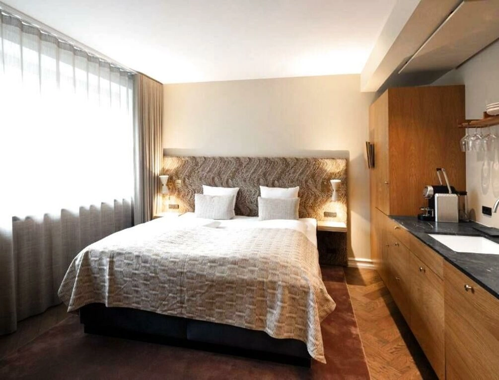 Afbeelding gerelateerd aan Hypernym Hotel & Suites