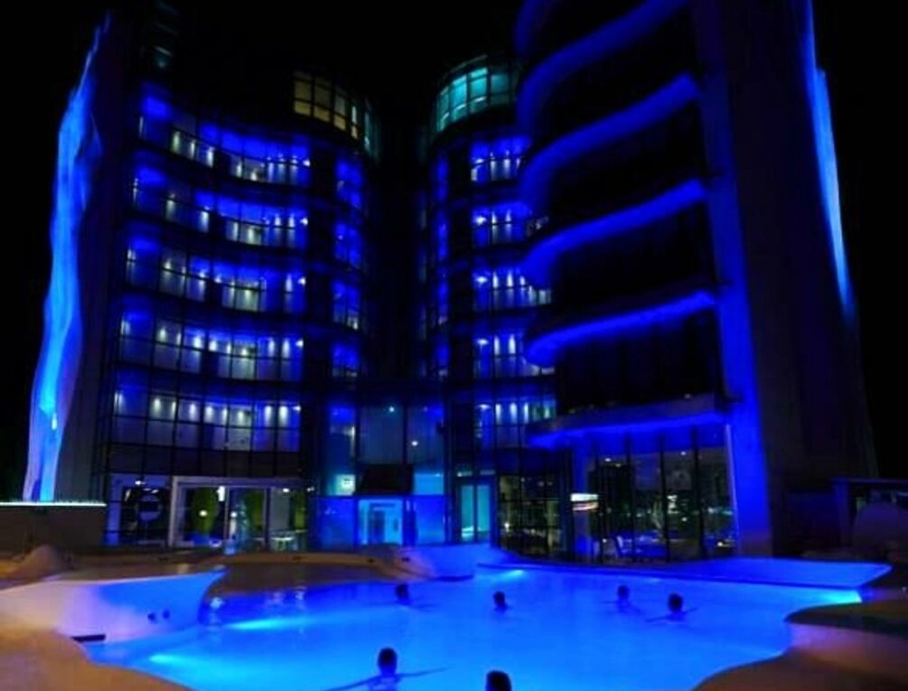 Afbeelding gerelateerd aan i-Suite Hotel