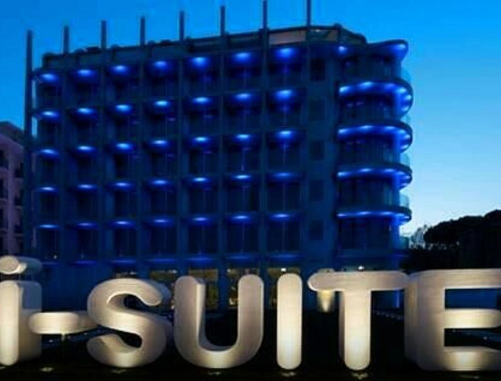 Afbeelding gerelateerd aan i-Suite Hotel