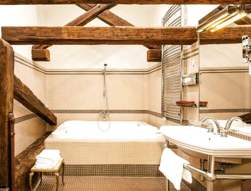 Afbeelding gerelateerd aan Iron Gate Hotel & Suites Prague by BHG