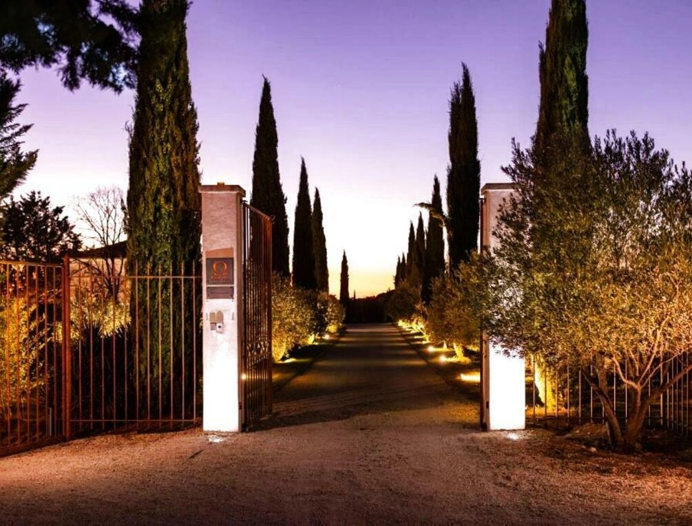 Afbeelding gerelateerd aan La Bastide de Damien, 5 clefs Demeure d'Exception et Table Remarquable dans le guide Teritoria, JACUZZI Privatif, Cuisine étoilée Dominique Frérard