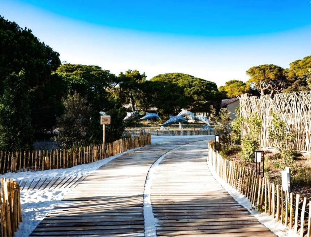 Afbeelding gerelateerd aan Le Hameau Des Pesquiers Ecolodge & Spa, Curio Collection By Hilton