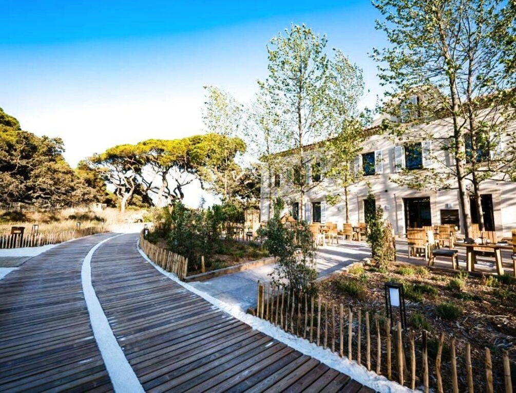Afbeelding gerelateerd aan Le Hameau Des Pesquiers Ecolodge & Spa, Curio Collection By Hilton