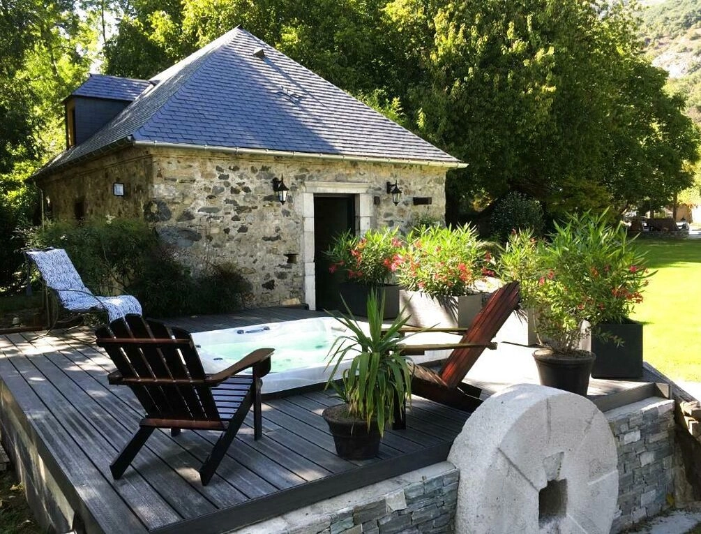 Afbeelding gerelateerd aan Lodge ou Gîte de caractére avec jaccuzi spa piscine