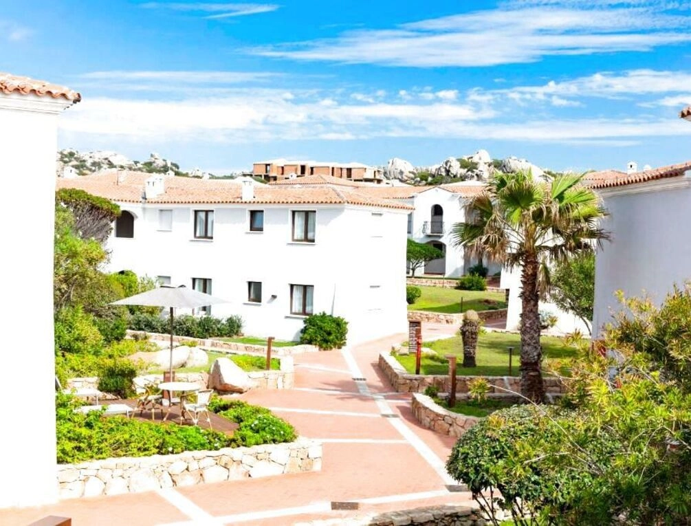 Afbeelding gerelateerd aan Mangia's Santa Teresa Sardinia, Curio Collection by Hilton