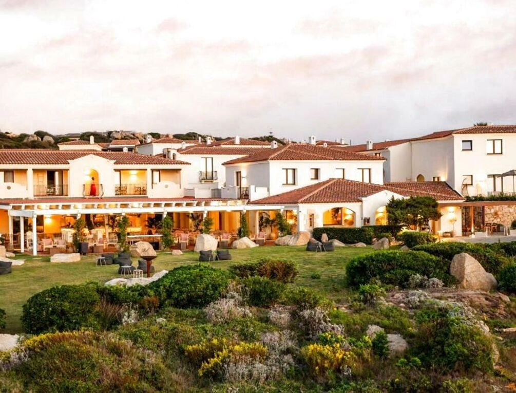 Afbeelding gerelateerd aan Mangia's Santa Teresa Sardinia, Curio Collection by Hilton