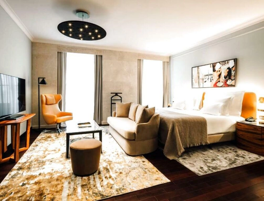Afbeelding gerelateerd aan MYTHIC SANA Downtown Suites