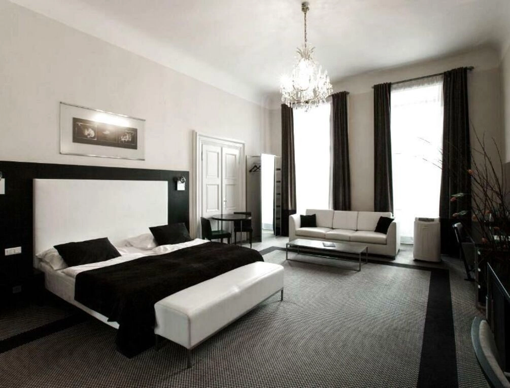 Afbeelding gerelateerd aan Old Town Square Residence by Emblem