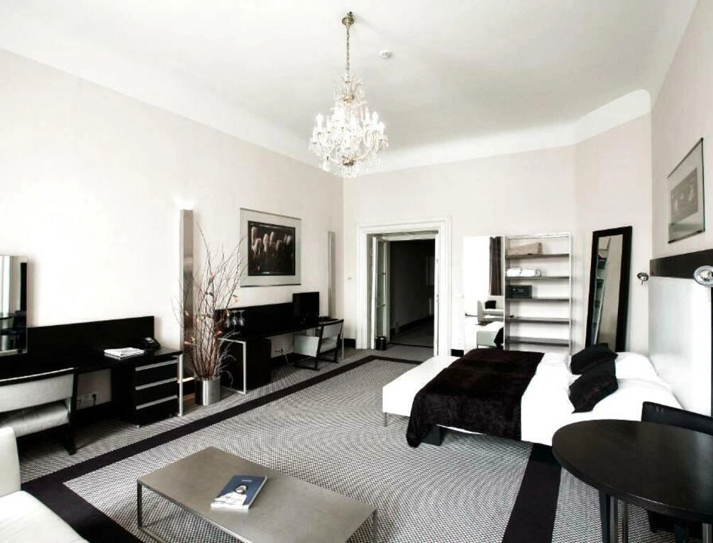 Afbeelding gerelateerd aan Old Town Square Residence by Emblem