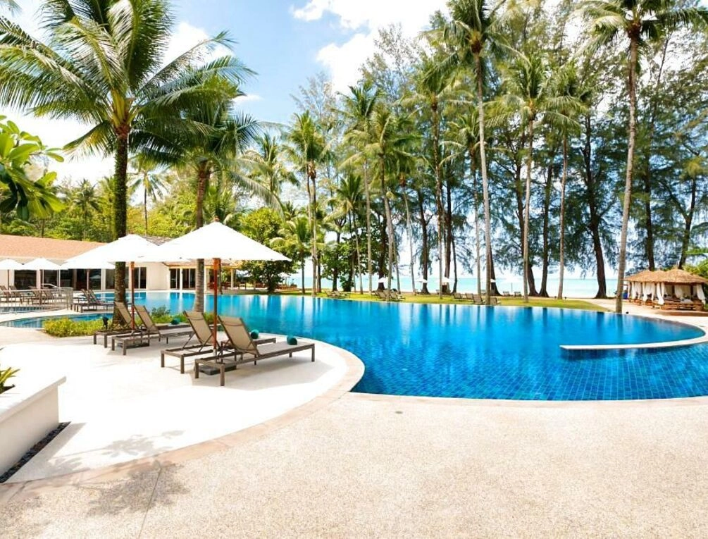 Afbeelding gerelateerd aan Outrigger Khao Lak Beach Resort - SHA Extra Plus