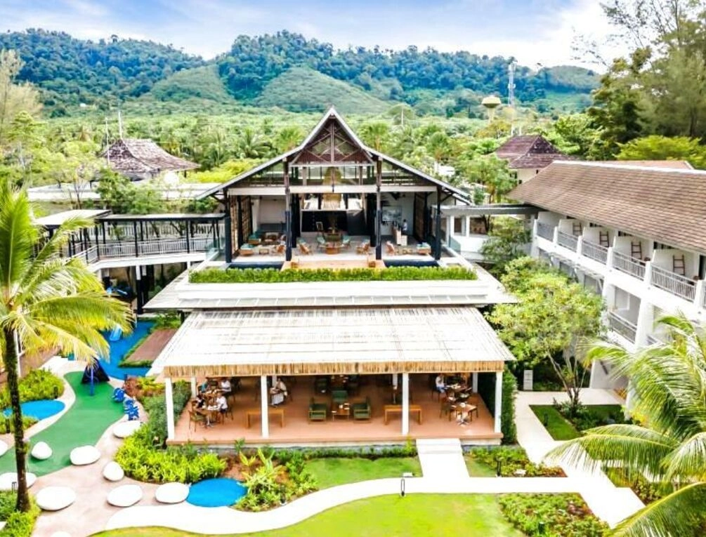 Afbeelding gerelateerd aan Outrigger Khao Lak Beach Resort - SHA Extra Plus