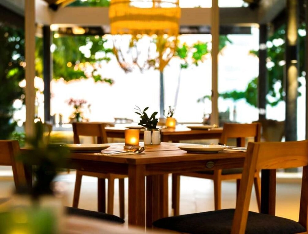 Afbeelding gerelateerd aan Outrigger Khao Lak Beach Resort - SHA Extra Plus