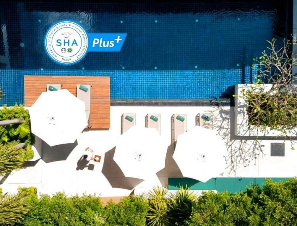 Afbeelding gerelateerd aan Outrigger Surin Beach Resort - SHA Extra Plus