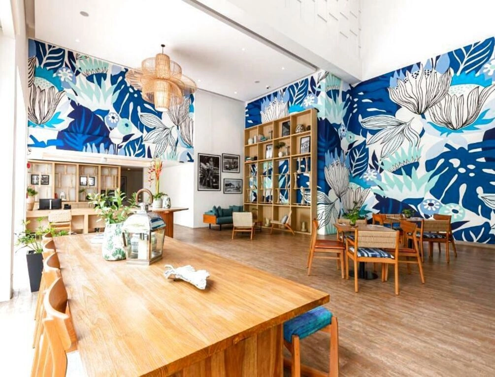 Afbeelding gerelateerd aan Outrigger Surin Beach Resort - SHA Extra Plus